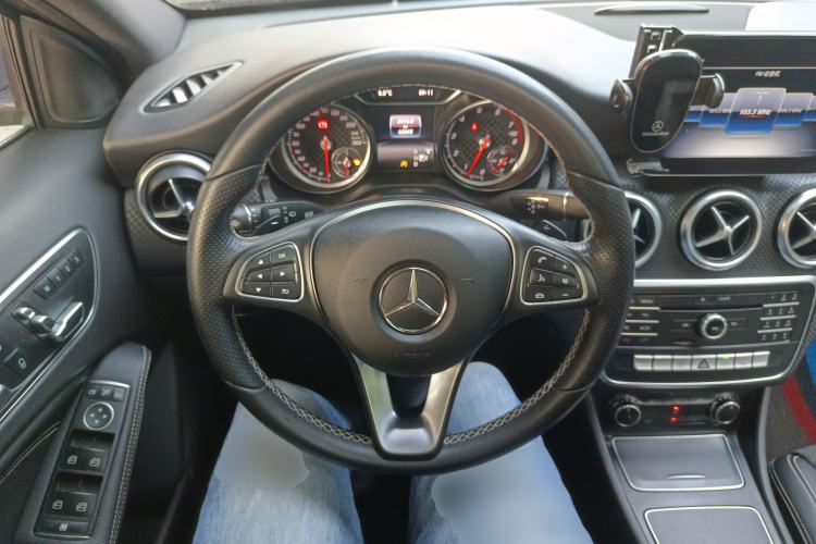 Used Mercedes-Benz A-Class 2017 Revised Version A 200 Fashion Edition

