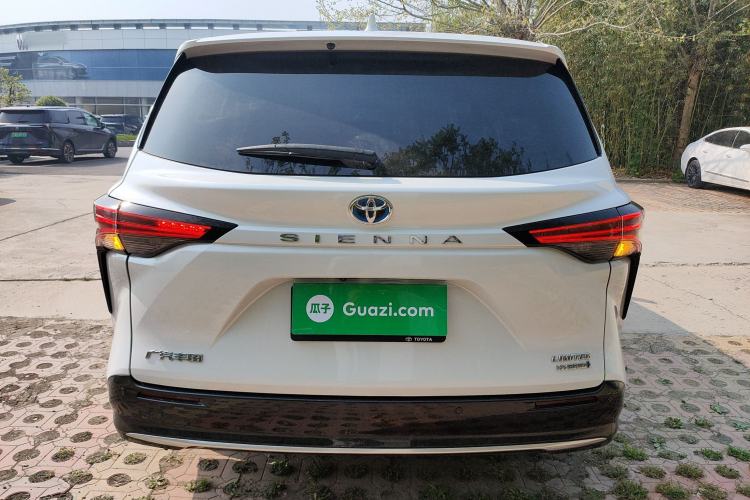 Used Toyota SIENNA 2021 2.5L Hybrid Premium Edition Rear