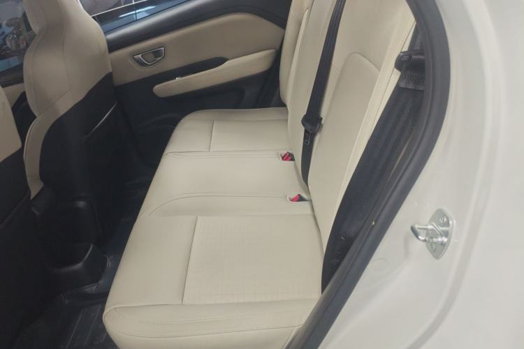 Used Wuling Bingo PLUS 2024 330 km Range Five-Seater Version Left Rear Seat