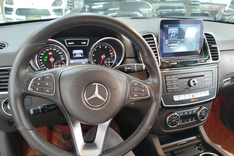 Used Mercedes-Benz GLE 2016 GLE 320 4MATIC Dynamic Edition Center Console