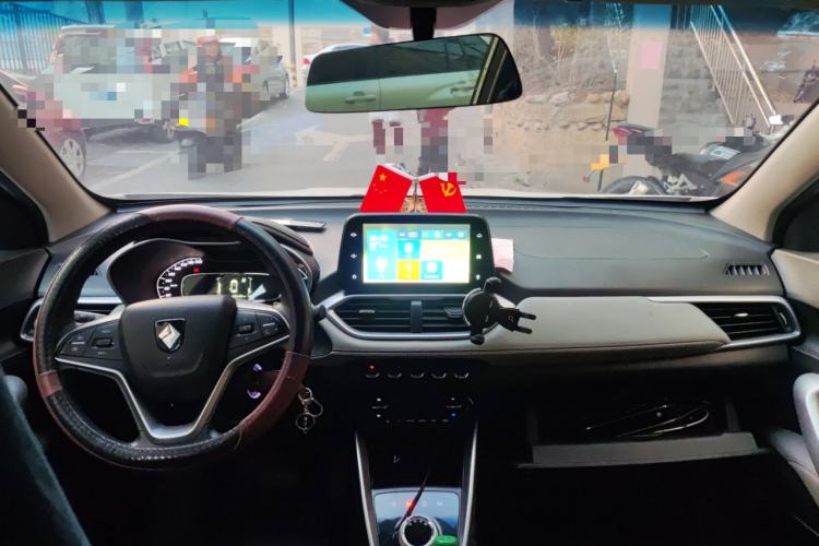 Used Baojun 510 2017 1.5L Automatic Fashion Model Center Console