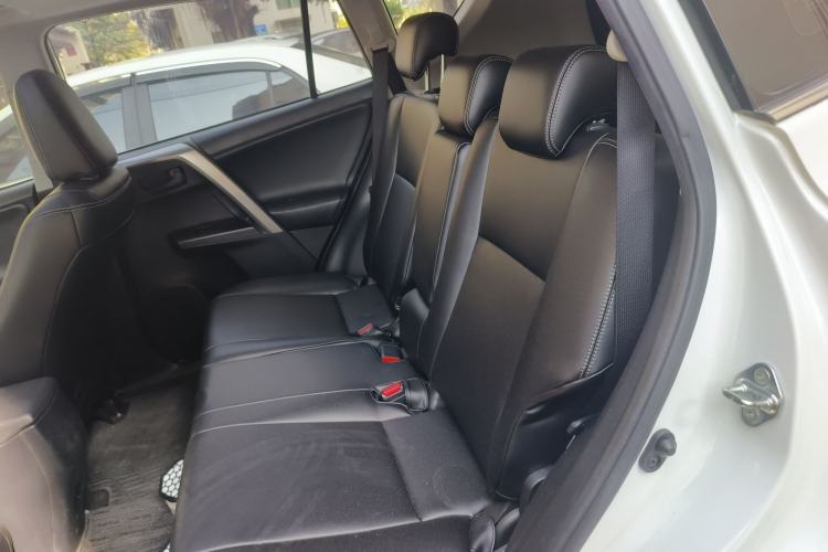 Used Toyota RAV4 2016 2.0L CVT Two-Wheel Drive Fashion Edition China V Standard
