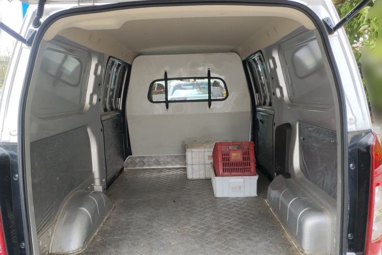 Used Wuling Hongguang V 2022 1.5L Jingqu Edition Enclosed-Window Vehicle with Electric Power Steering LAR Trunk