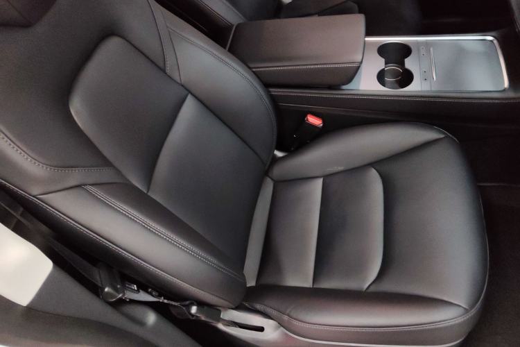 Used Tesla Model Y 2022 Rear-Wheel-Drive Version Right Front Seat