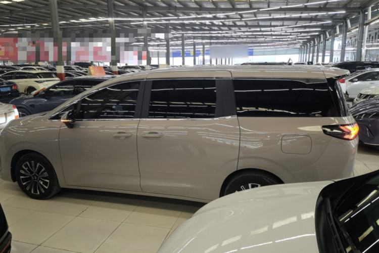 Used Wuling Wuling Starlight 730 2025 Model Plug-in Hybrid 125km Luxury Edition
