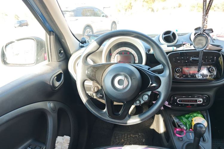 Used smart forfour 2016 1.0L 52 kW Dynamic Edition
