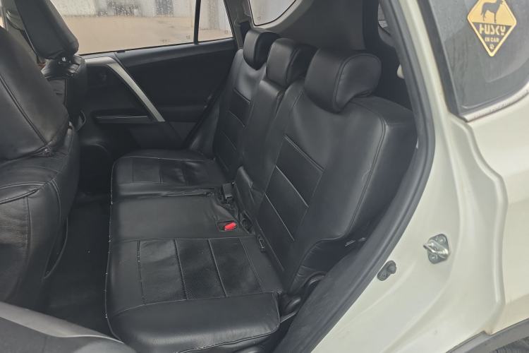 Used Toyota RAV4 2016 2.0L CVT Two-Wheel Drive Fashion Edition China V Standard Left Rear Seat