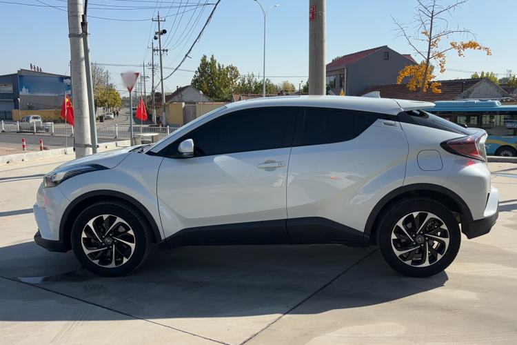 Used Toyota IZOA 2020 2.0L Yichi Version
