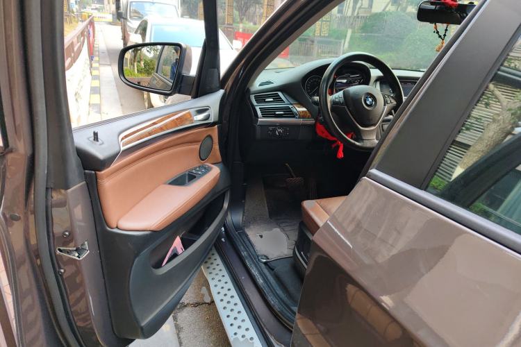 Used BMW X5 2011 xDrive35i Luxury Model
