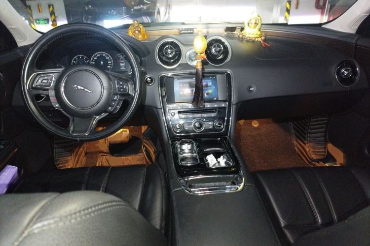 Used Jaguar XJ 2016 XJL 2.0T Two-Wheel-Drive Elegant Business Edition Center Console