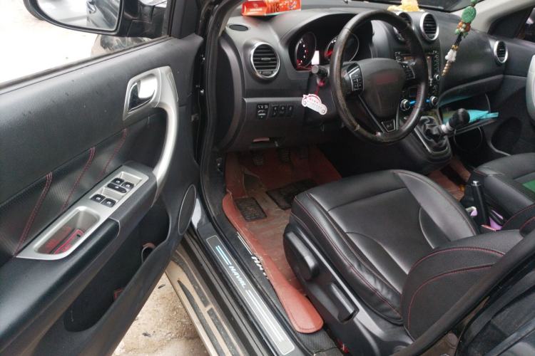 Used Haval H6 2015 Upgraded Model 1.5T Manual Two-Wheel Drive Elite Version Driver Seat