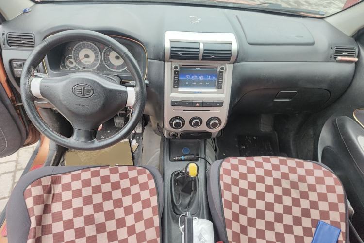 Used FAW Senya S80 2011 1.5L Manual 5-Seater Luxury Model Center Console