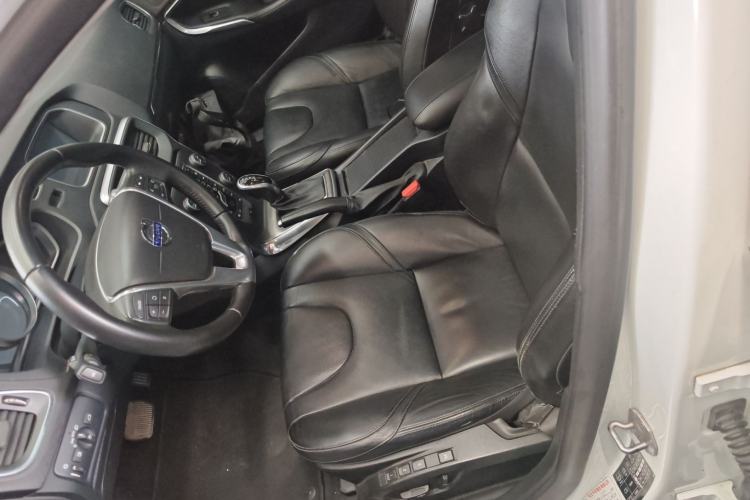 Used Volvo V40 2016 T4 Smart Luxury Edition