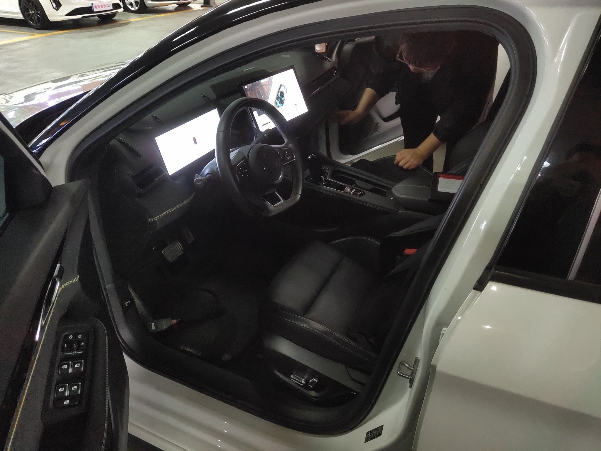 Переднее сиденье в автомобиле