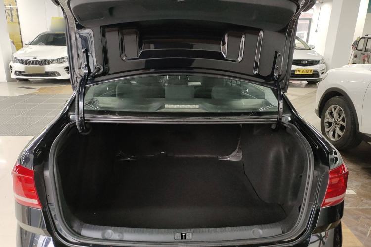 Used Volkswagen Lavida 2015 1.6L Manual Fashion Edition