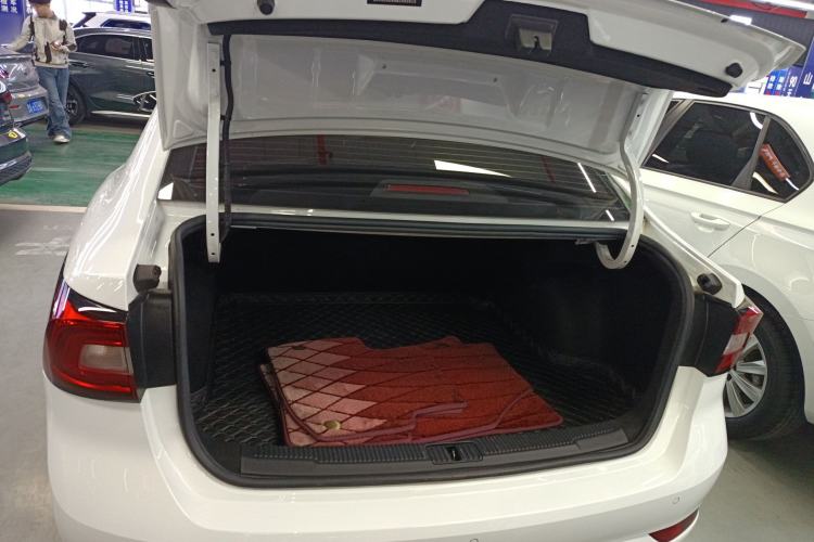 Used Roewe i5 2020 1.5L Automatic 4G Connect Luxury Flagship Edition
