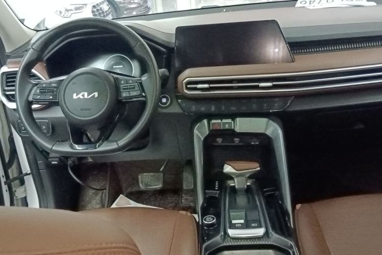 Used Kia Sportage R 2021 Ace 2.0L Splendid Edition Center Console