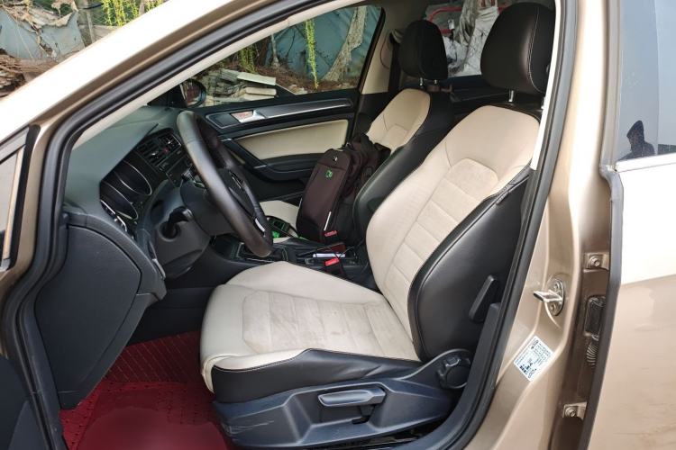 Used Volkswagen Golf 2017 230TSI Automatic Luxury Million-Vehicle Commemorative Edition Left Front Seat