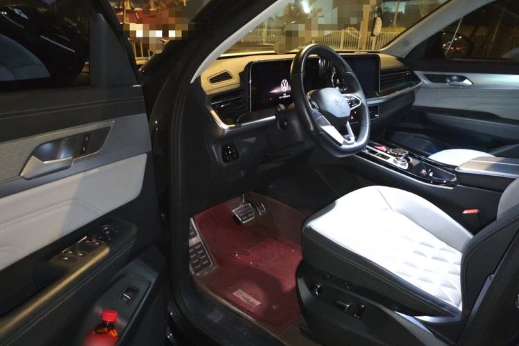 Used Volkswagen Tavendor 2024 380TSI All-Wheel Drive R-Line Cruise Edition Driver Seat