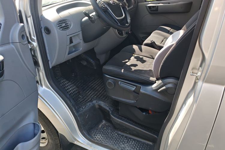 Used SAIC MAXUS Xintu V80 2019 2.5T Classic Model AMT Aoyuntong Long Wheelbase Mid-Roof 7-Seater