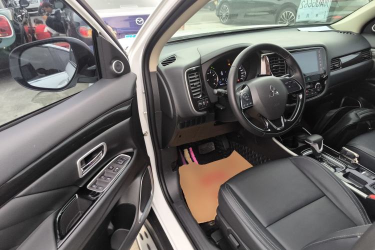 Used Mitsubishi Outlander 2019 2.0L Two-Wheel Drive Comfort Edition 5 Seats China VI Standard