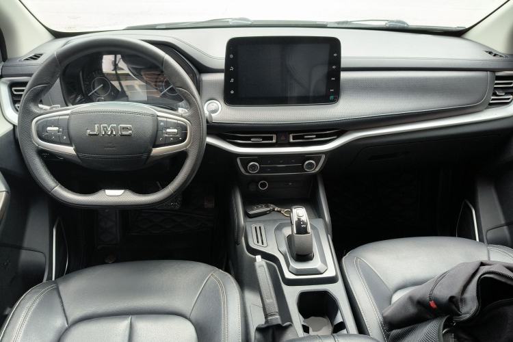 Used JMC Yuhu 7 2022 2.0T Automatic Diesel 4x4 Comfort Edition Standard Wheelbase Center Console