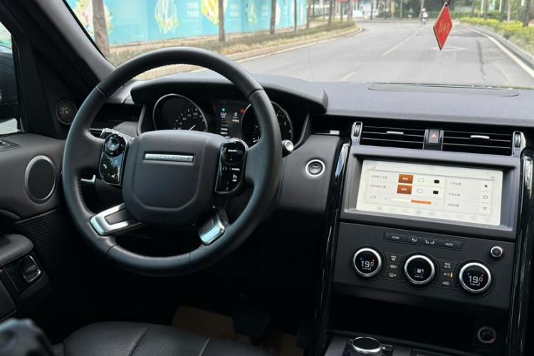 Used Land Rover Discovery 2019 2.0T SE