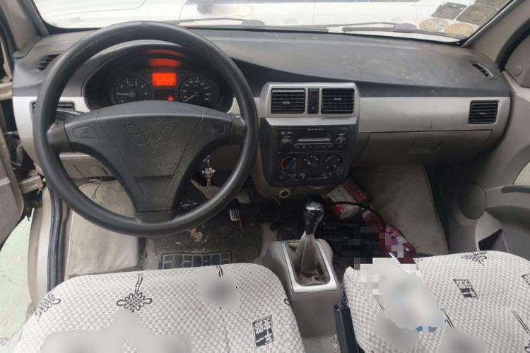 Used Wuling Rongguang 2011 1.2L Comfort Model Center Console