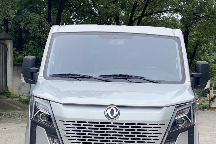 Used Dongfeng Yufeng Yufeng 2023 V9+ 2.0T Manual Front-Wheel-Drive Multi-Function Short-Chassis Low-Roof 5/6-Seater
