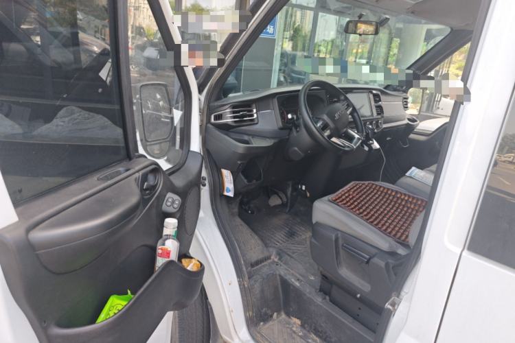 Used JMC Fushun 2025 2.0T 8AT Diesel Short Wheelbase Mid-Height Commercial Multi-Purpose Passenger Vehicle with 5/6 Seats
