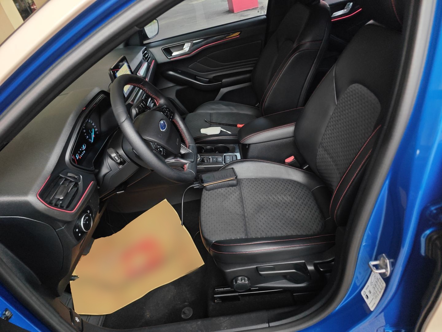 Переднее сиденье в автомобиле