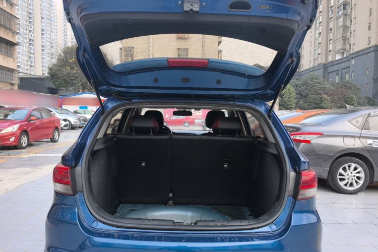 Used Kia KX Cross 2017 1.4L MT GLS
