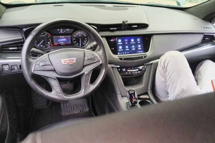 Used Cadillac XT5 2022 2.0T Two-Wheel Drive Luxury Version Center Console