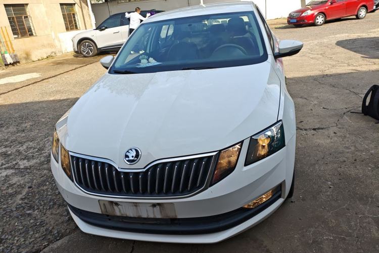 Used Skoda Octavia 2019 1.5L Automatic SmartDrive Comfort Edition China VI Standard Front