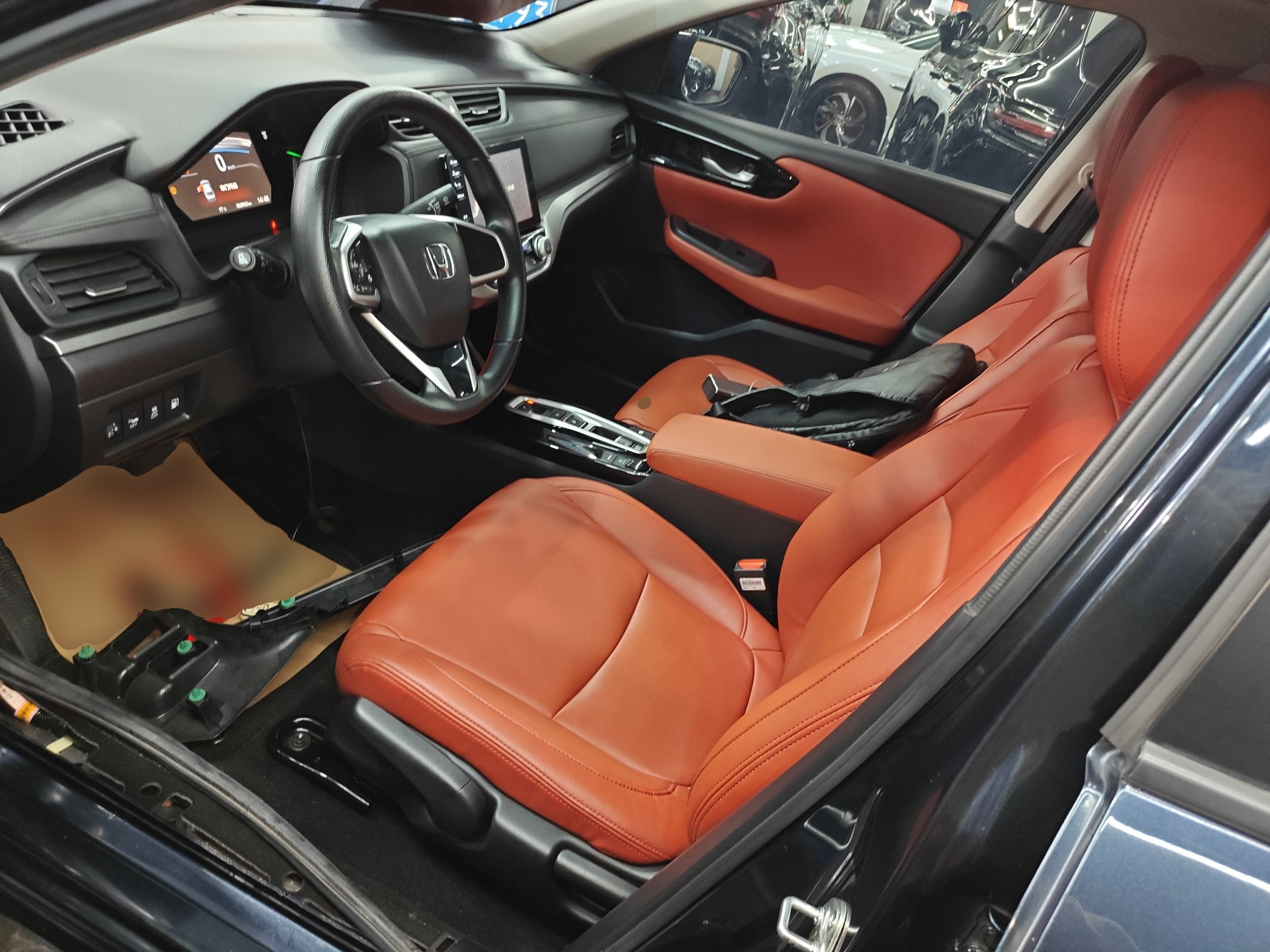 المقاعد الأمامية داخل السيارة