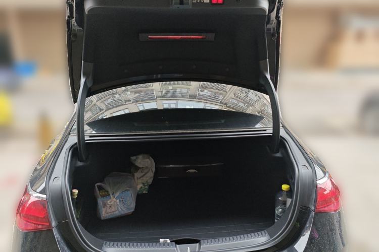 Used Mercedes-Benz E-Class 2025 Facelift E 300 L Luxury Edition
