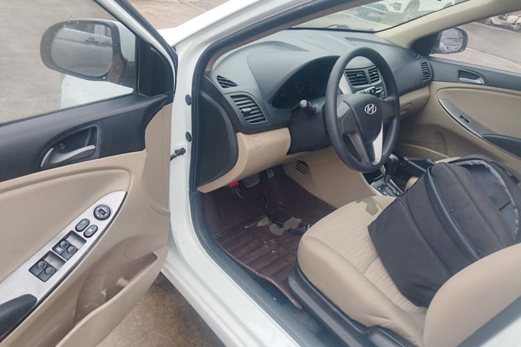 Used Hyundai Verna (older generation) 2014 1.4L Automatic Smart GLS Driver Seat