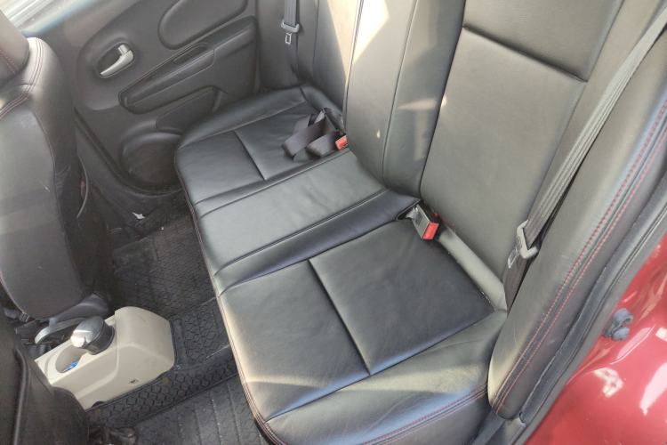 Used Venucia R50 2014 1.6L Automatic Splendid Edition