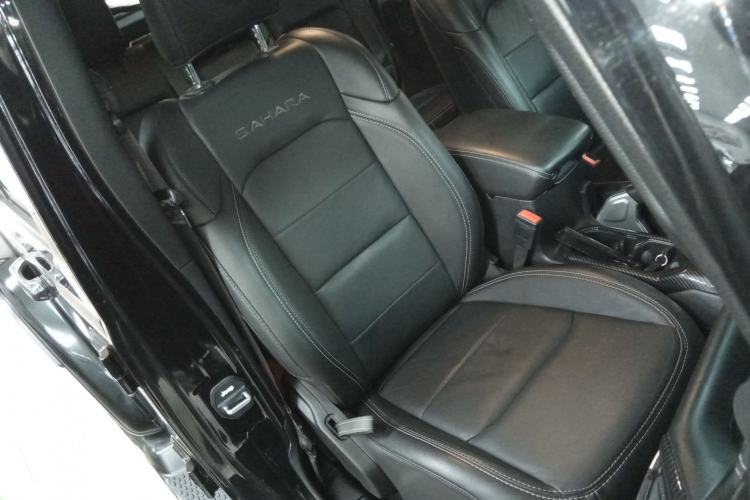 Used Jeep Wrangler 2019 2.0T Sahara 4-Door Version China V Standard