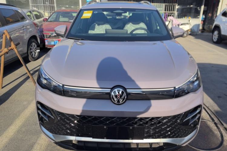 Used Volkswagen Tiguan L 2024 PRO 330TSI Two-Wheel Drive R-Line Smart Edition
