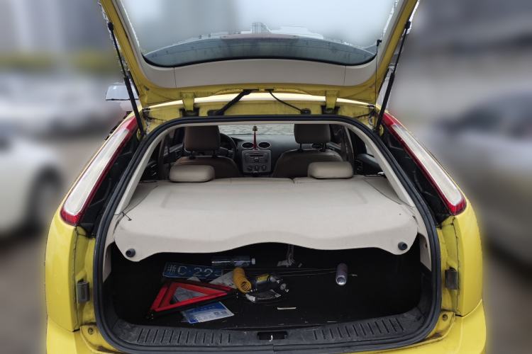 Used Ford Focus 2011 Hatchback 1.8L Automatic Fashion Edition Trunk