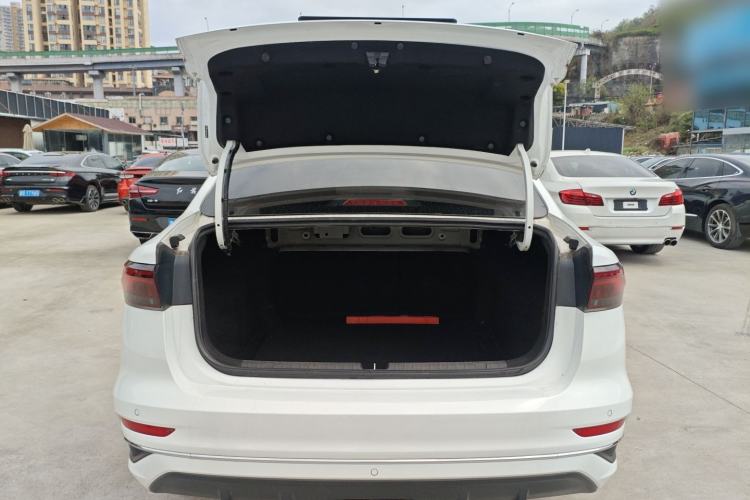 Used Geely Auto Emgrand 2022 4th Generation 1.5L CVT Flagship Model
