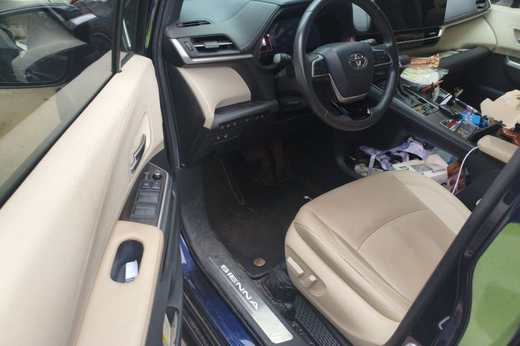 Used Toyota Sienna 2023 2.5L Hybrid Ultimate Edition
