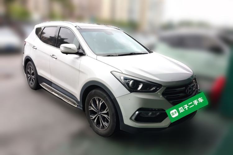 Used Hyundai Santa Fe 2017 2.0T Automatic Two-Wheel Drive Smart Version 7 Seats