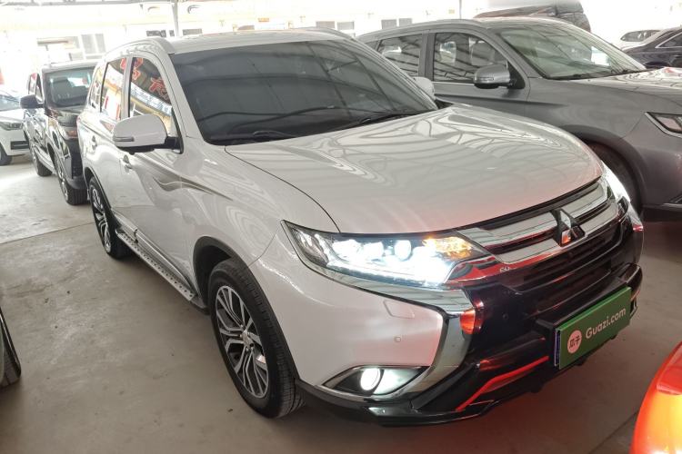 Used Mitsubishi Outlander 2016 2.4L 4x4 Luxury Edition 7-Seater
