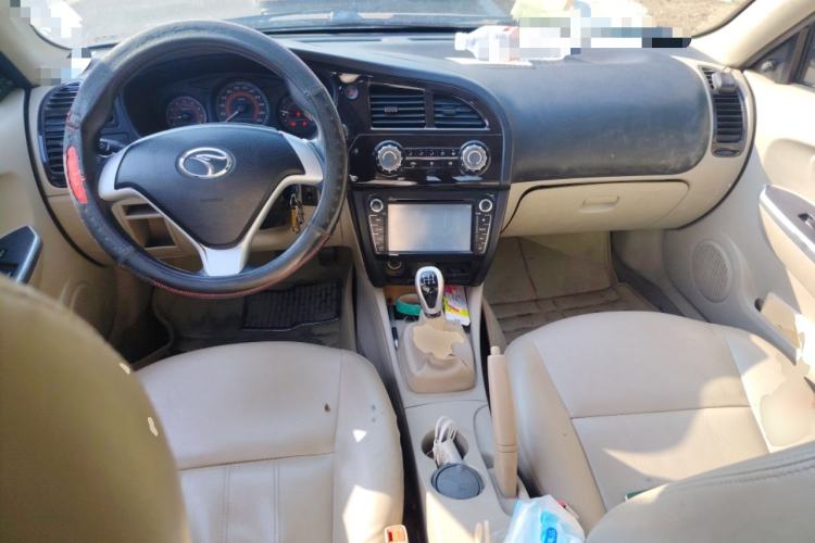 Used Soueast V3 Lingyue 2014 1.5L Manual Entry-Level Version Center Console