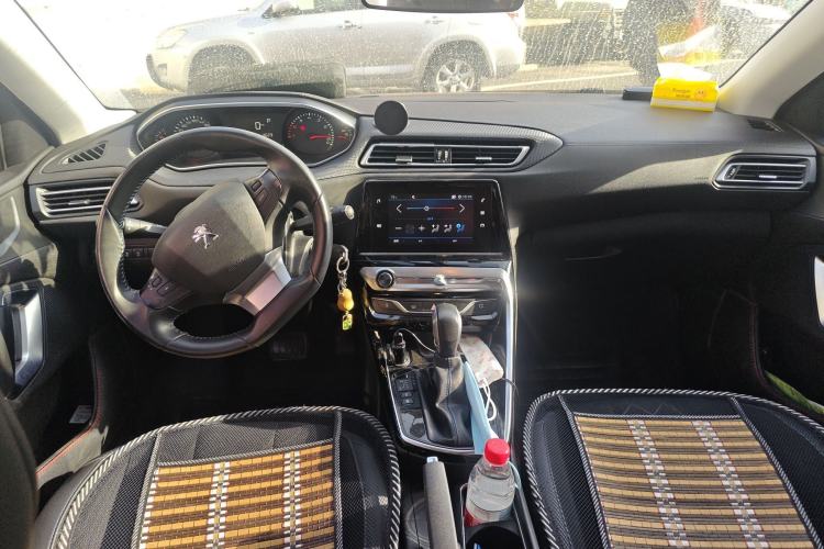 Used Peugeot 308 2016 230THP Automatic Luxury Edition Center Console