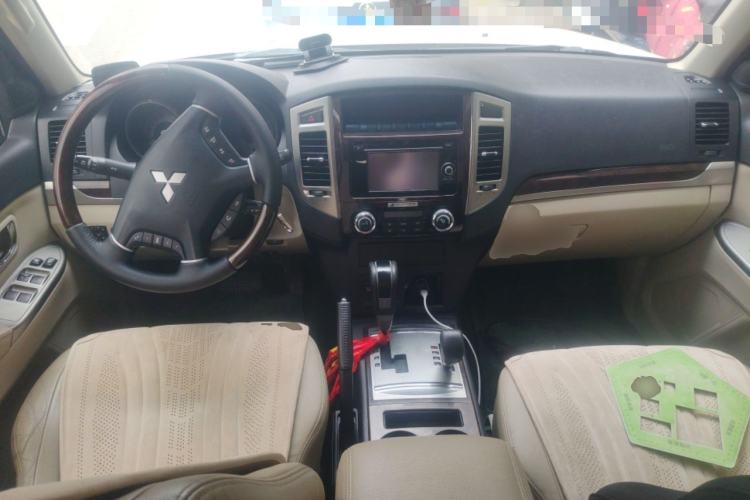 Used Mitsubishi Pajero  Center Console