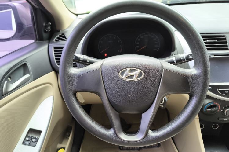 Used Hyundai Verna (older generation) 2014 1.4L Manual Fashion GS Model Steering Wheel