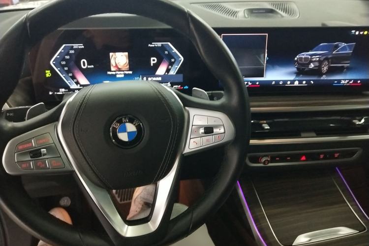 Used BMW X7 2024 xDrive40i Luxury Package – Leading Model
